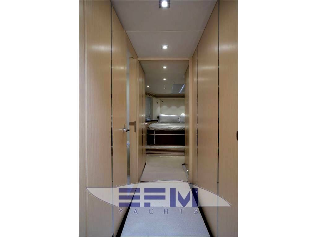 Sunseeker 68 sport yacht