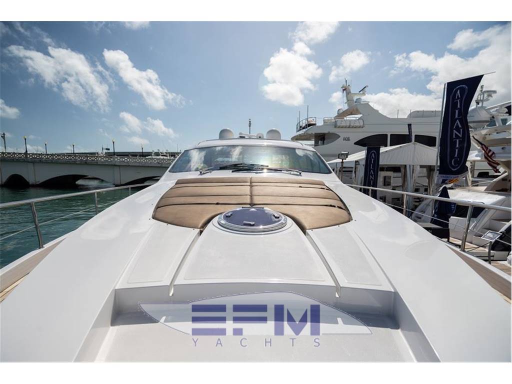 Pershing 64