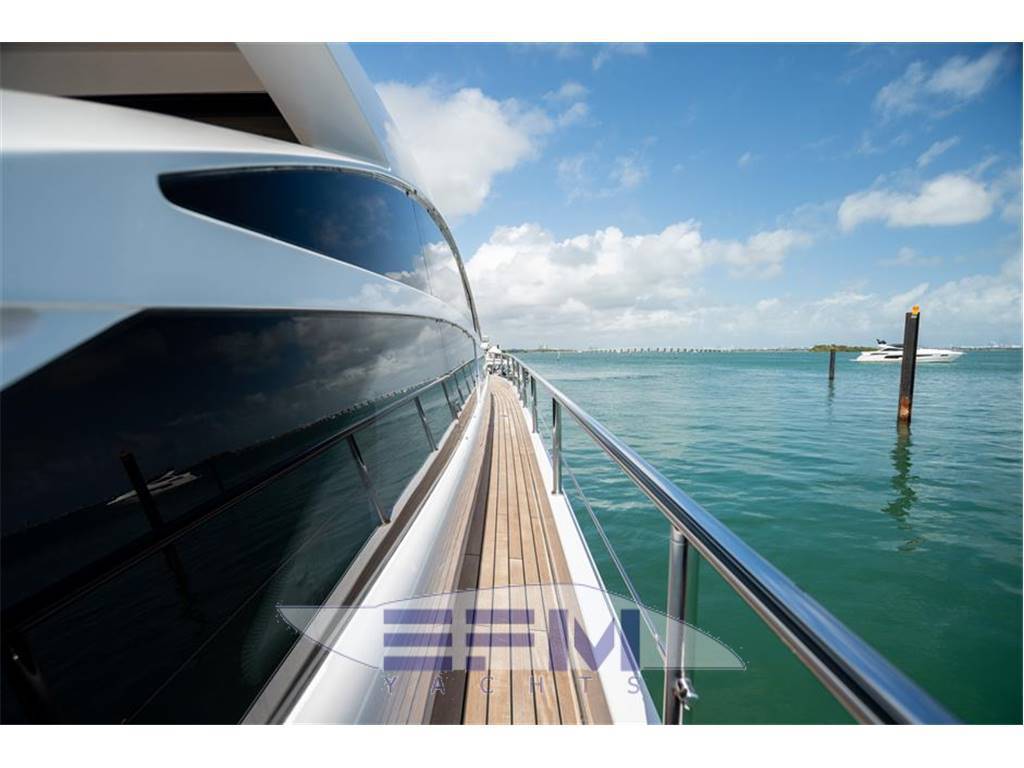 Pershing 64