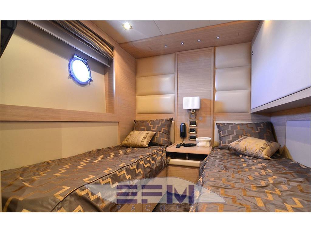 Azimut 78 fly