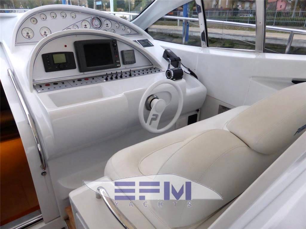 Pershing 52