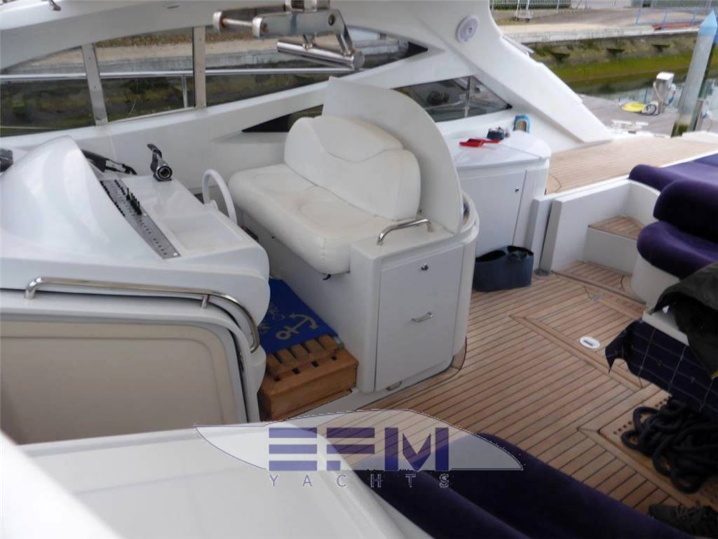 Pershing 52