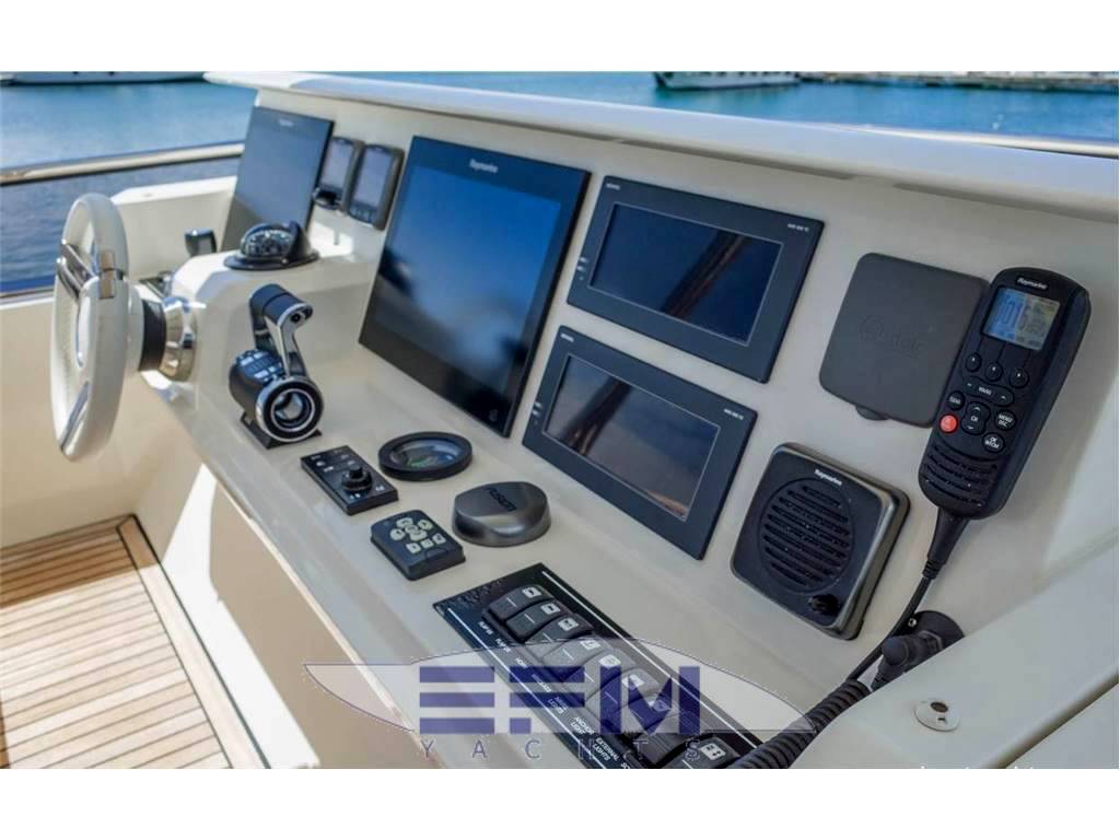 Prestige yachts 750