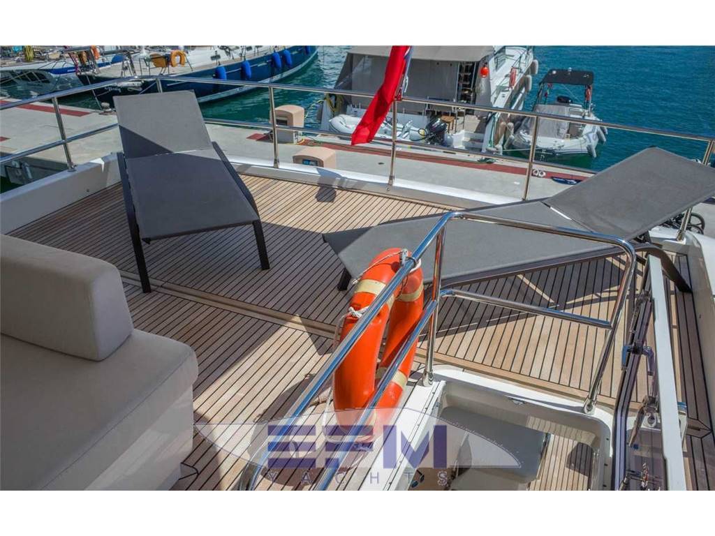 Prestige yachts 750