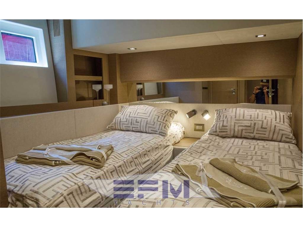 Prestige yachts 750
