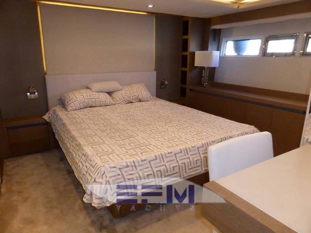 Prestige yachts 750
