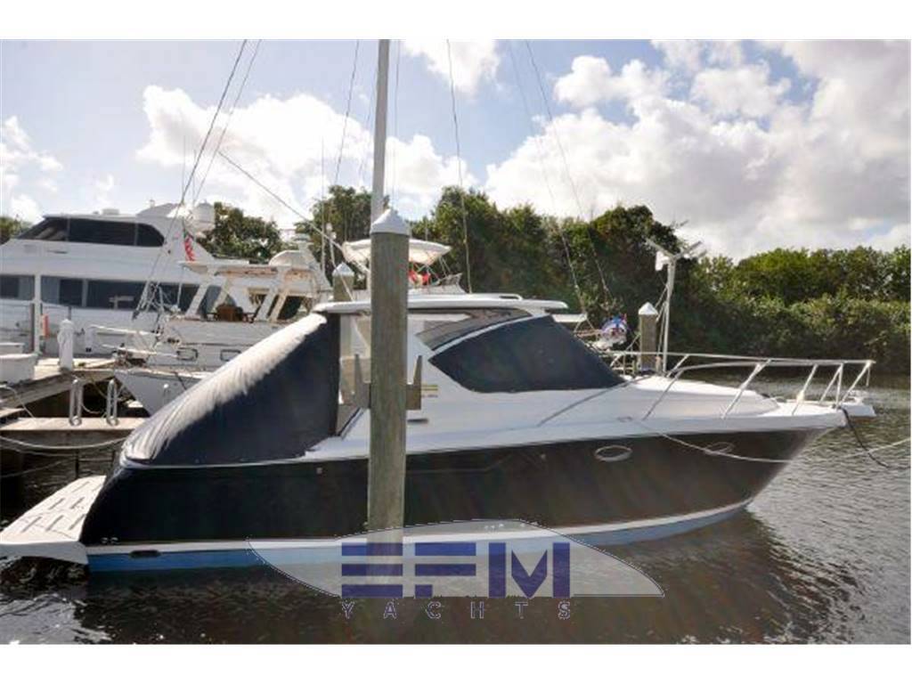 Tiara 3000 open