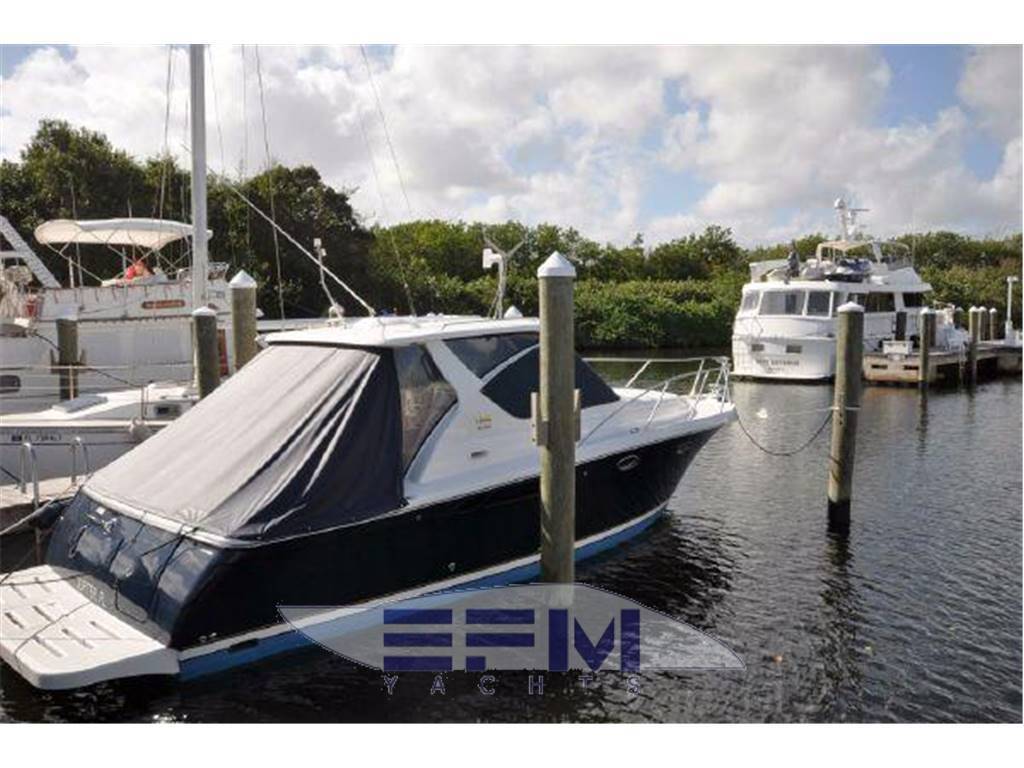 Tiara 3000 open