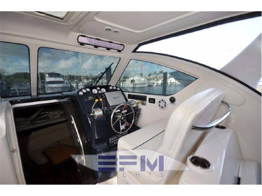 Tiara 3000 open
