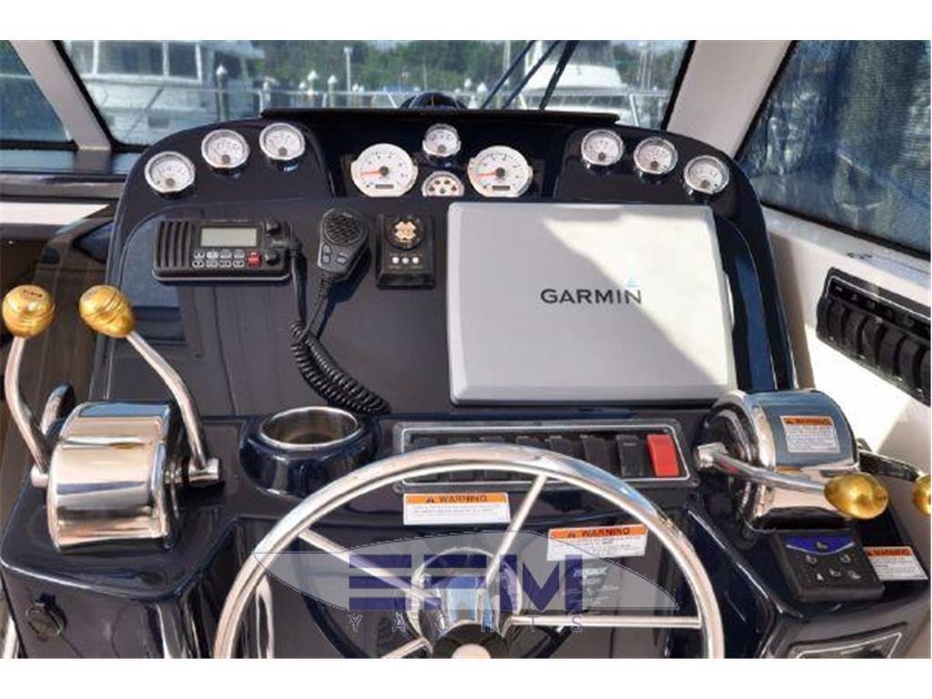 Tiara 3000 open