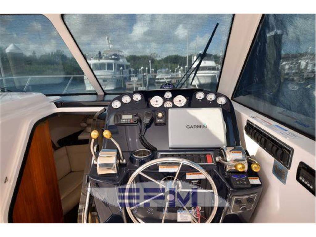 Tiara 3000 open