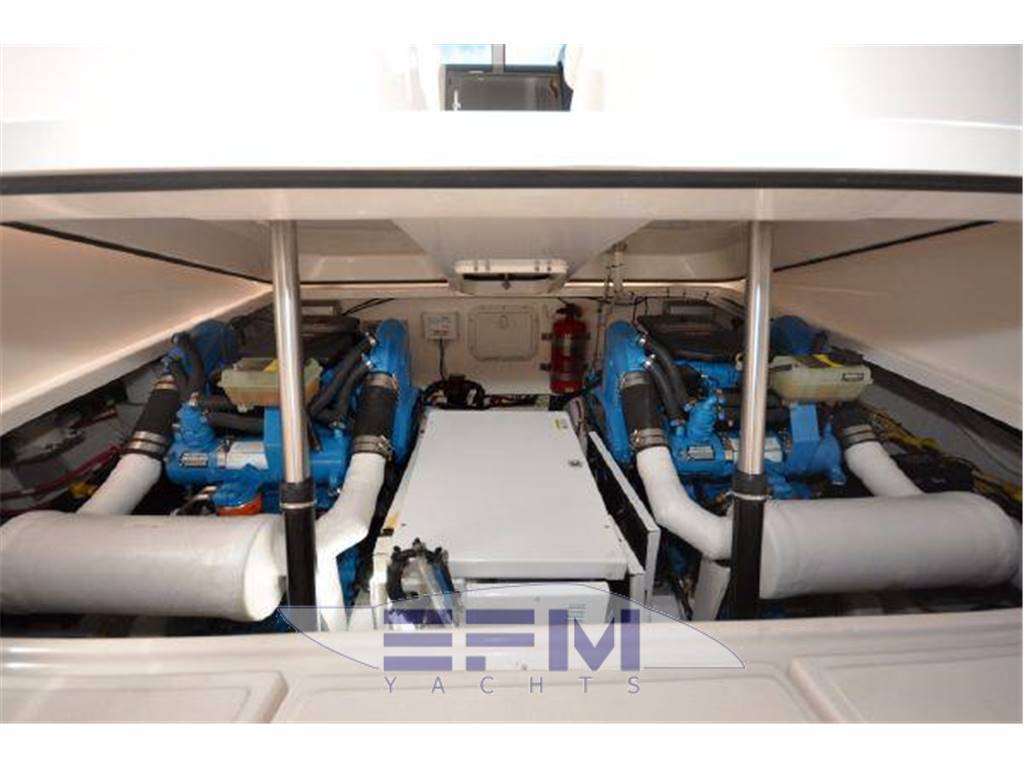 Tiara 3000 open