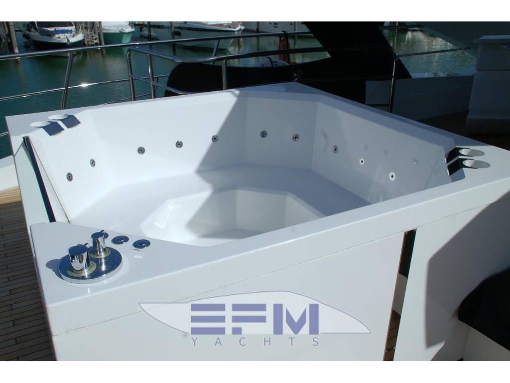 Sunseeker 86 yacht