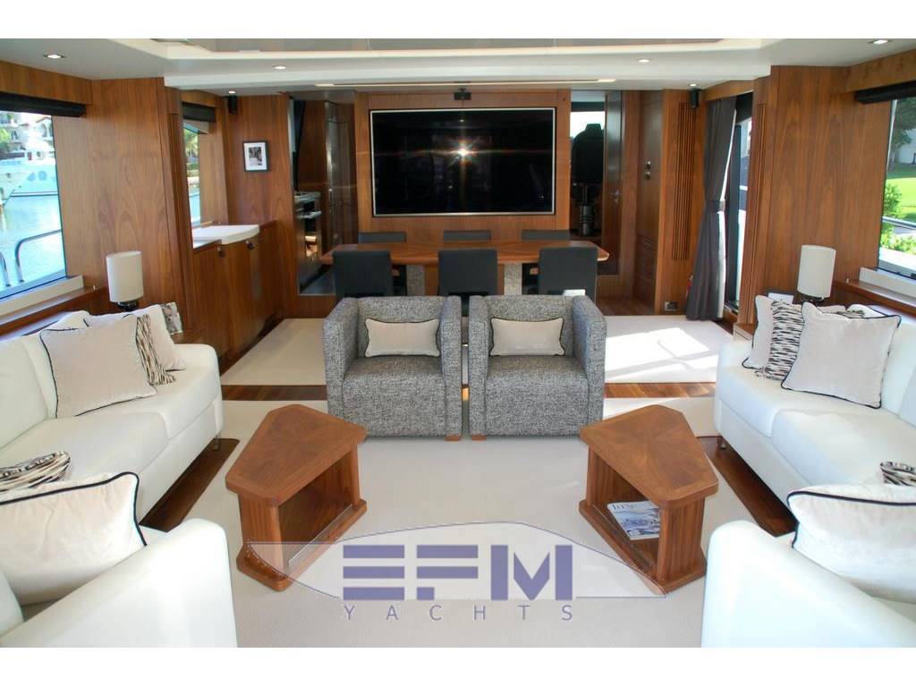 Sunseeker 86 yacht