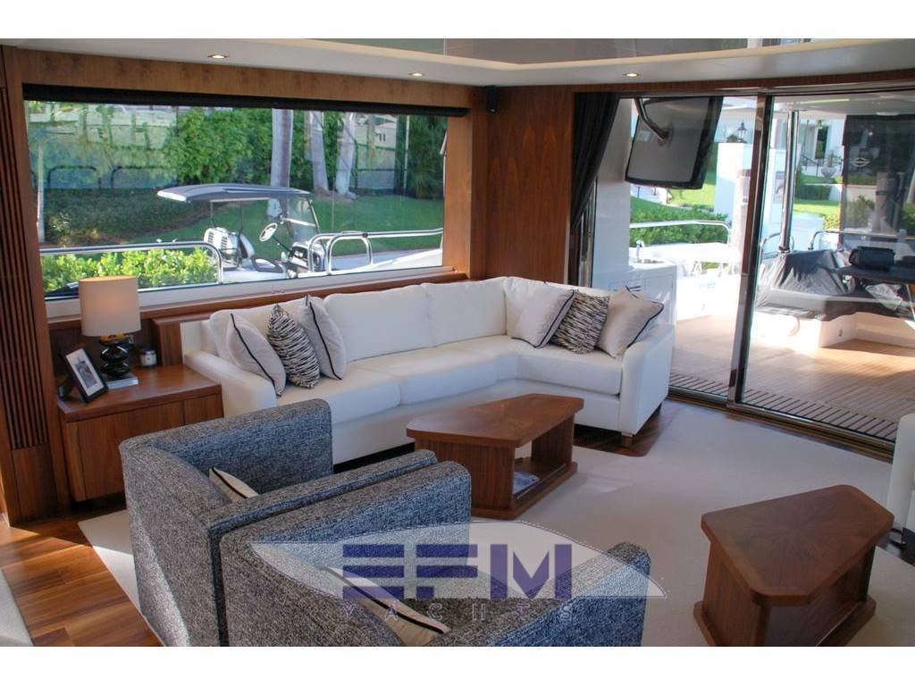 Sunseeker 86 yacht