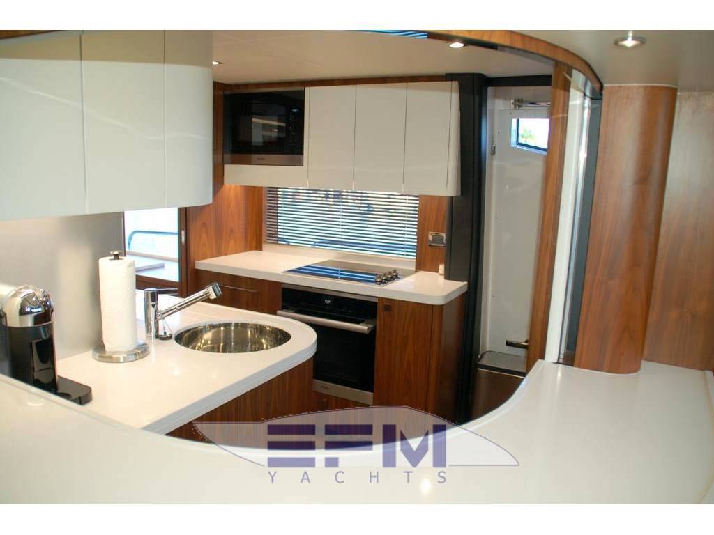 Sunseeker 86 yacht