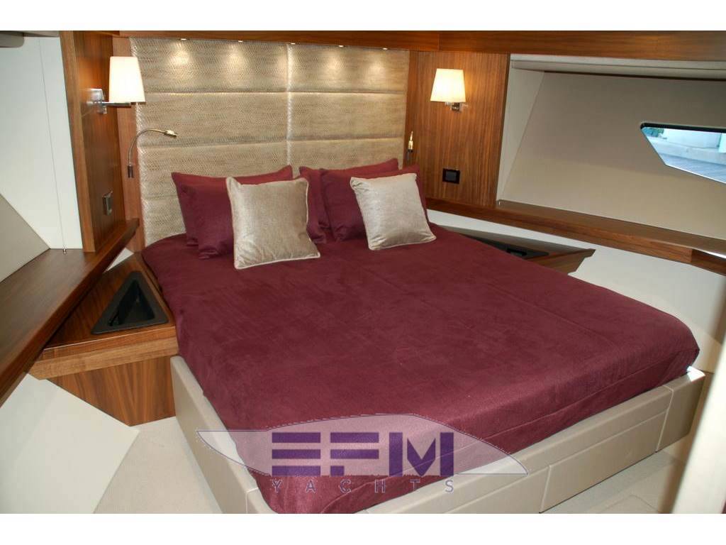 Sunseeker 86 yacht