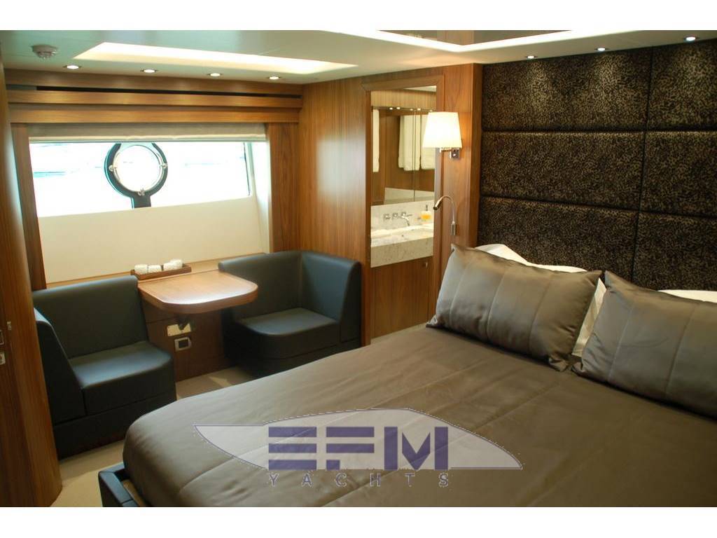 Sunseeker 86 yacht