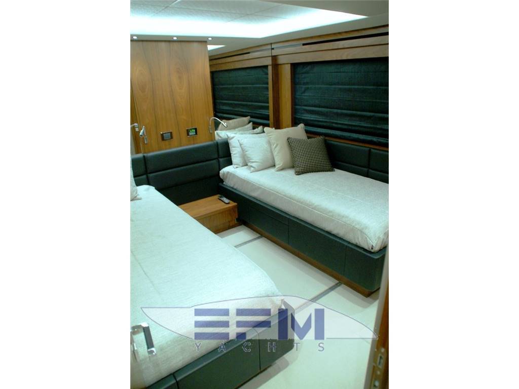 Sunseeker 86 yacht