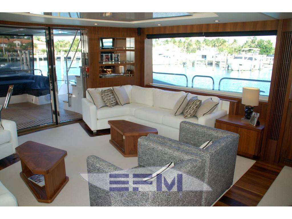 Sunseeker 86 yacht