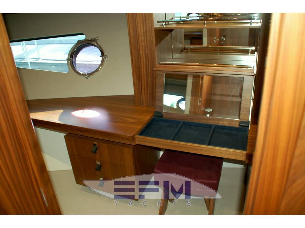 Sunseeker 86 yacht