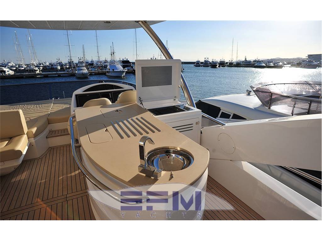 Sunseeker 75 yacht