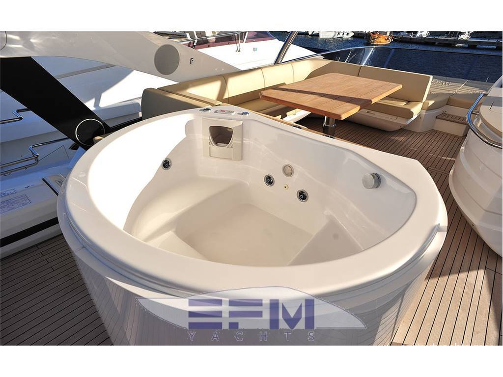 Sunseeker 75 yacht