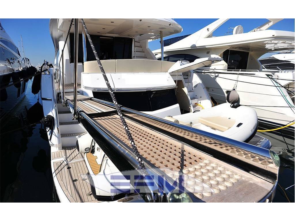 Sunseeker 75 yacht