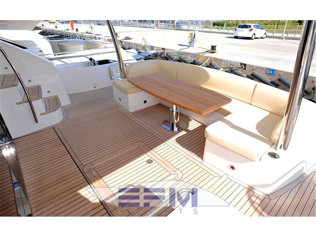 Sunseeker 75 yacht