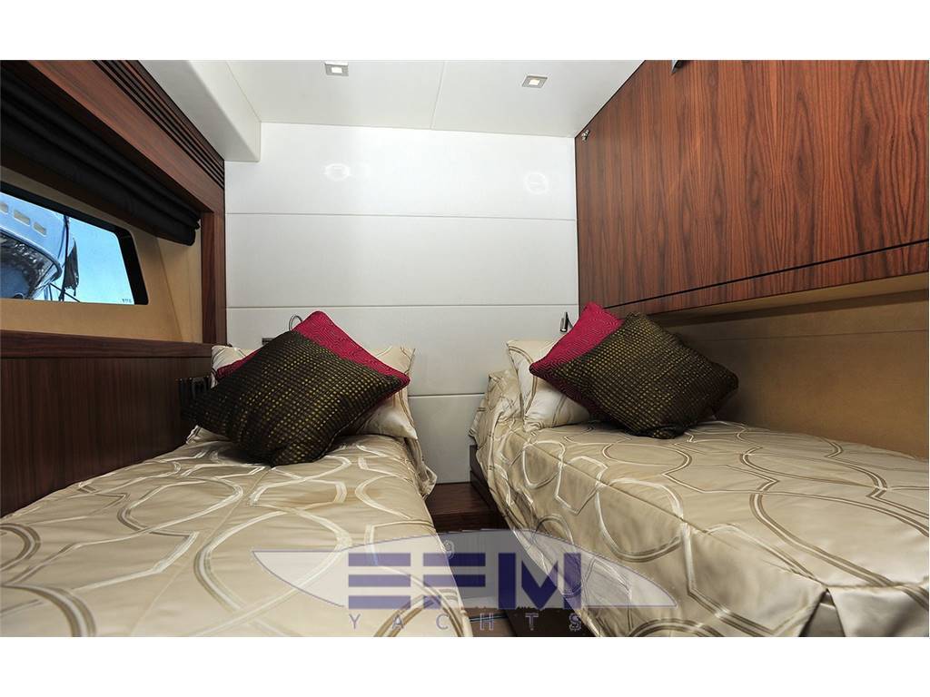 Sunseeker 75 yacht