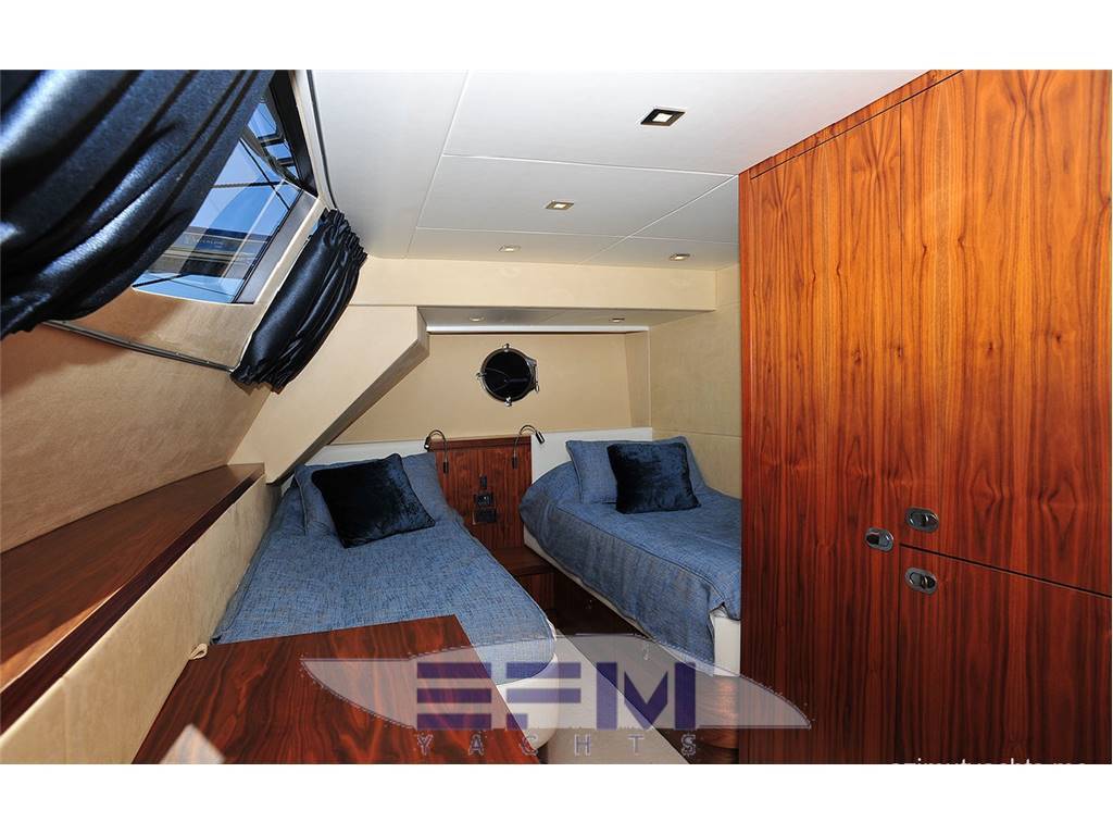 Sunseeker 75 yacht