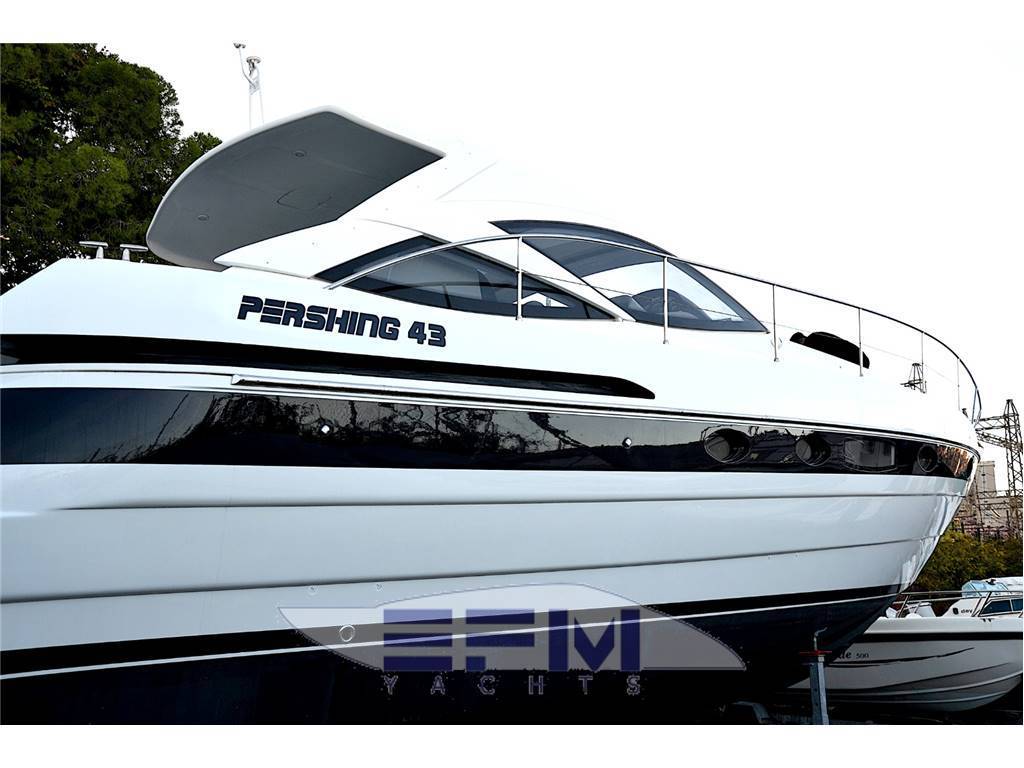 Pershing 43
