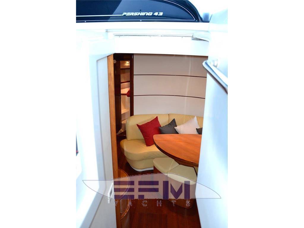 Pershing 43
