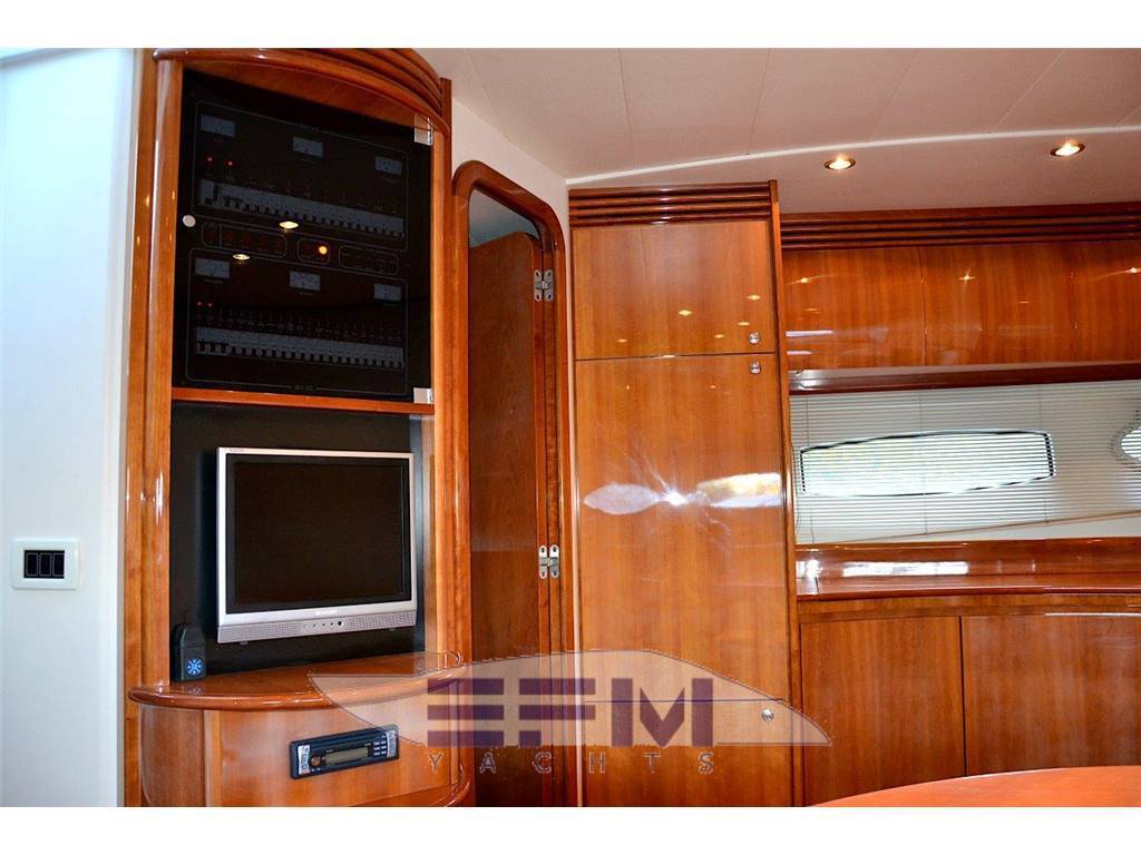 Pershing 43