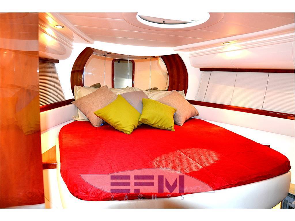 Pershing 43