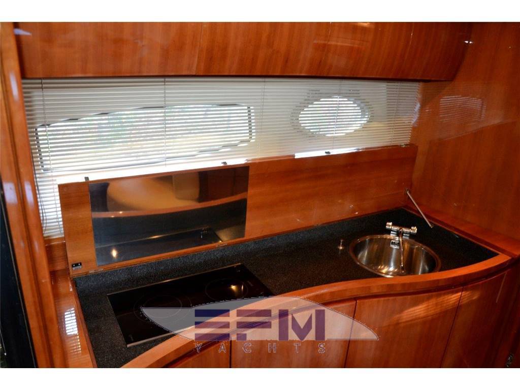 Pershing 43