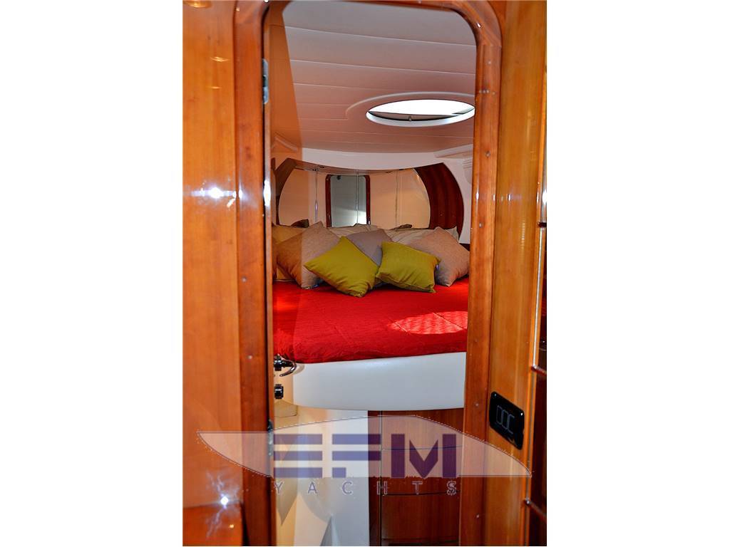 Pershing 43