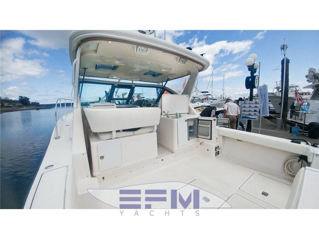 Tiara 3200 open