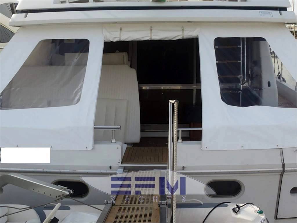 Ferretti Altura 58