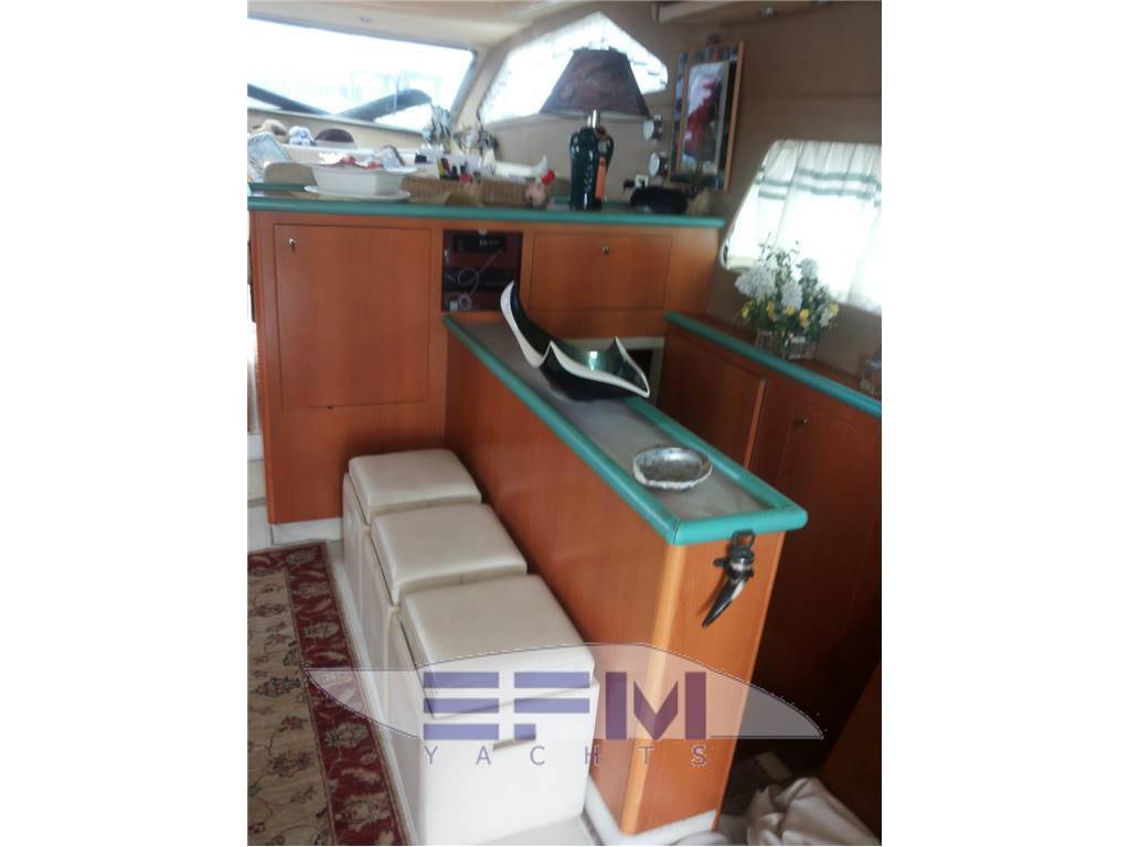 Ferretti Altura 58
