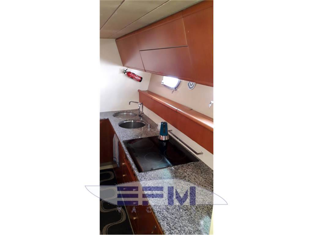 Ferretti Altura 58