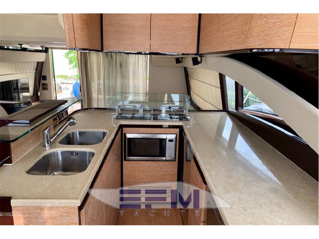 Azimut benetti 58 fly