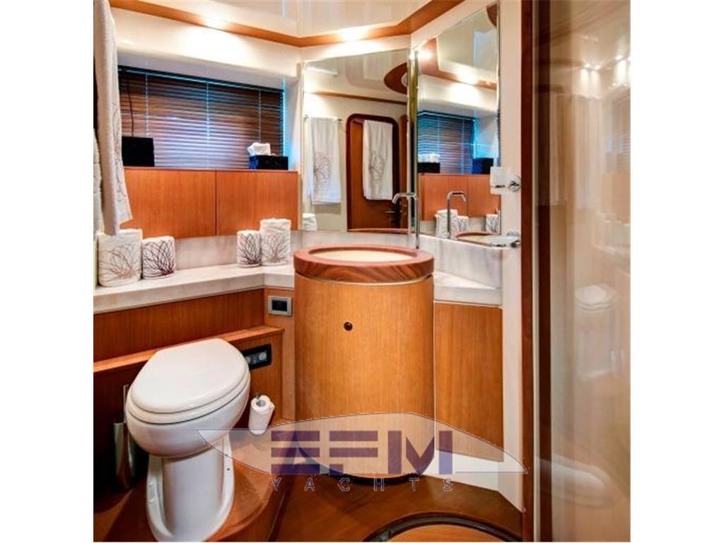 Ferretti 731