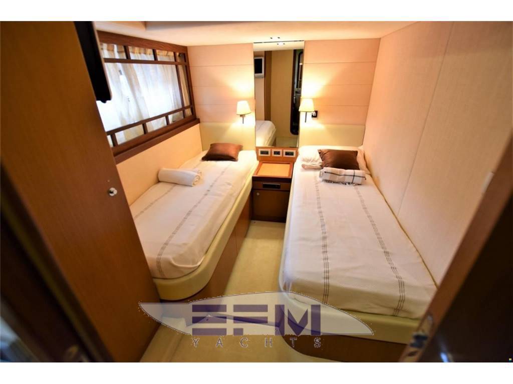 Ferretti 731