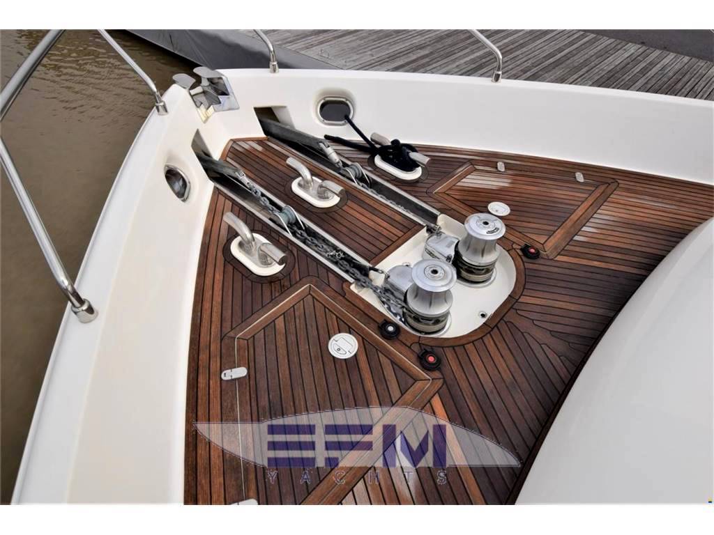 Ferretti 731