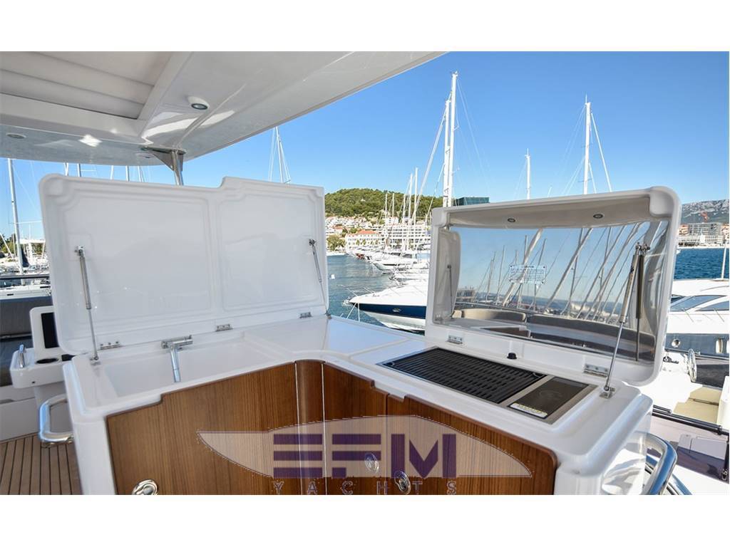 Azimut Magellano 66