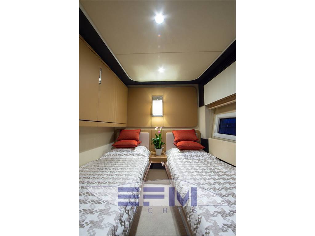 Azimut 77 s