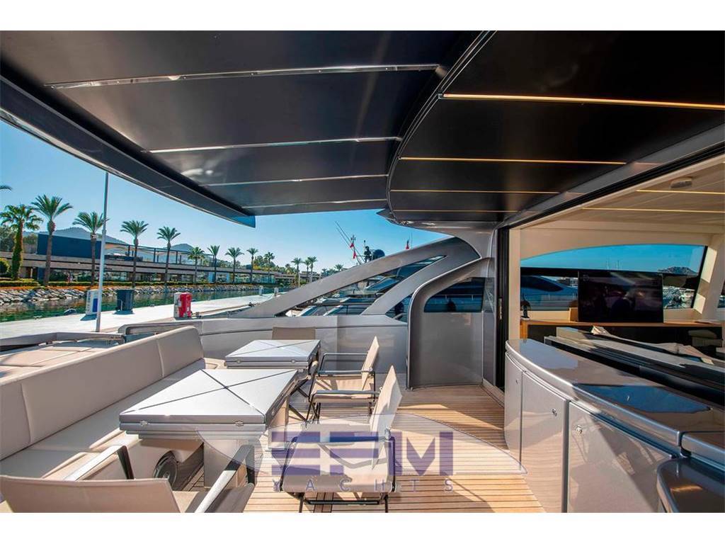 Pershing 70