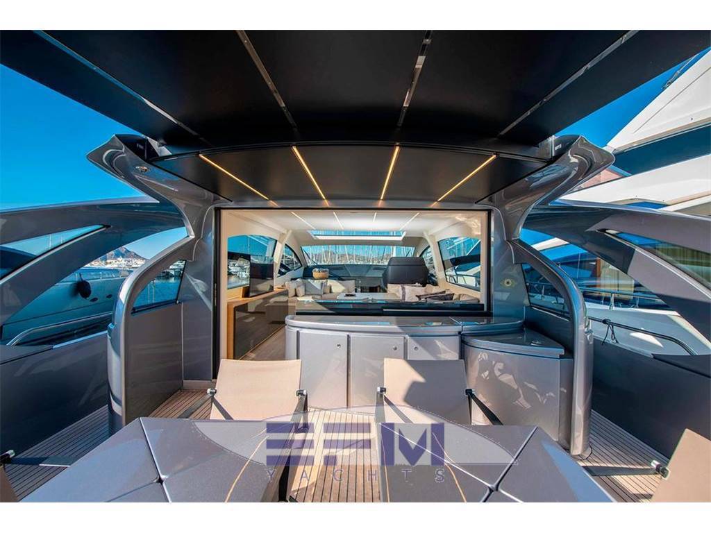 Pershing 70
