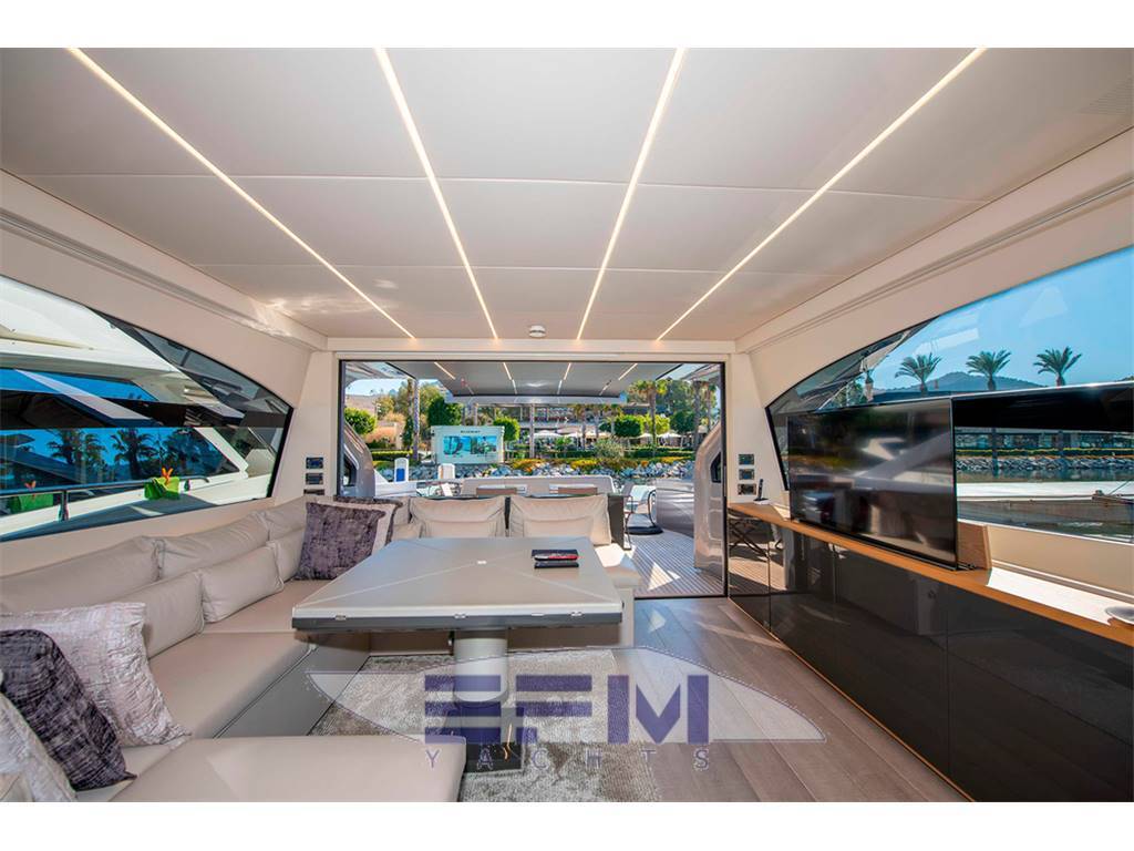 Pershing 70